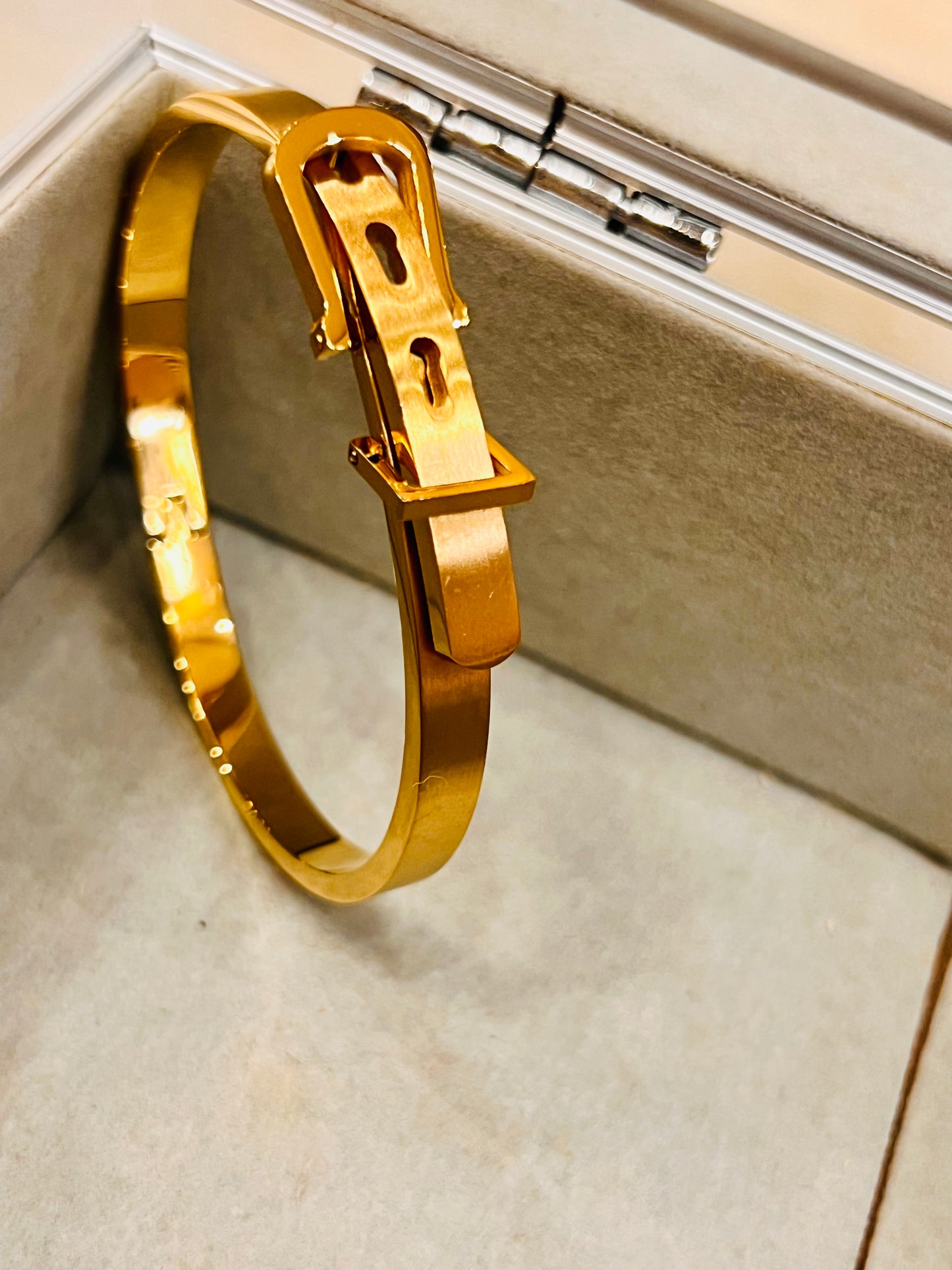 Solid Golden Buckle Bracelet