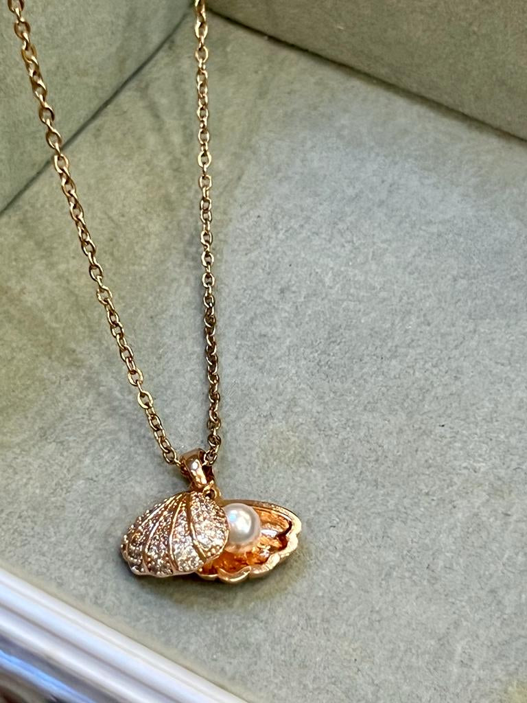 Shell Pearl Pendant Chain