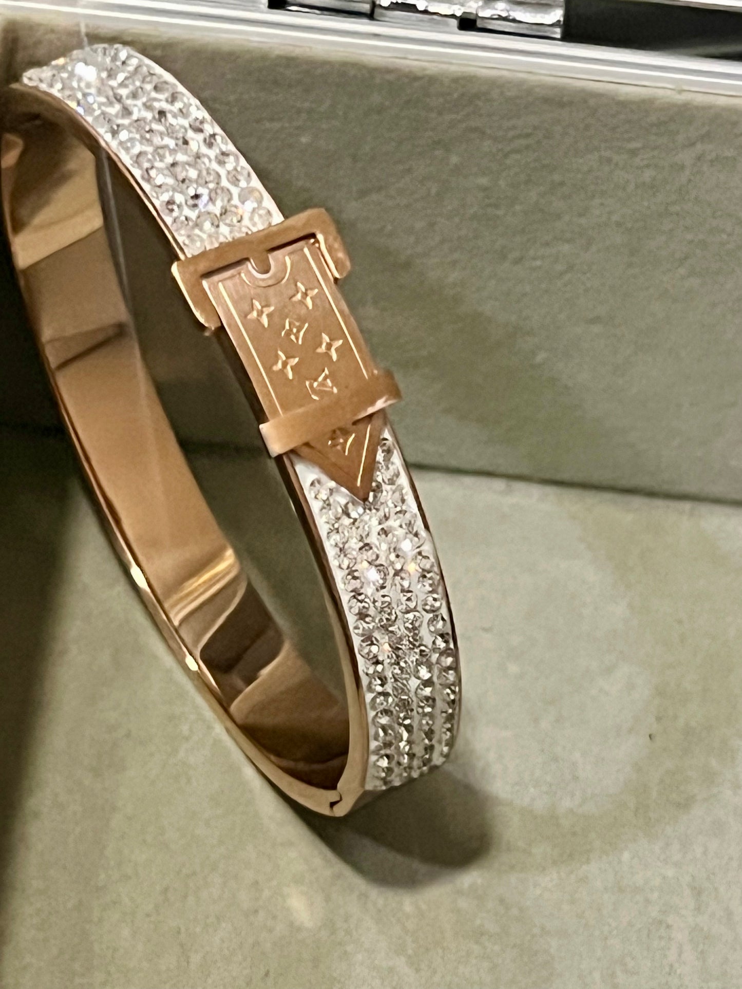 Buckle style AD bracelet