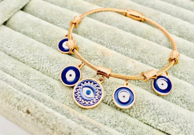 Evil eye hanging bracelet