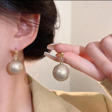 Pearl studs